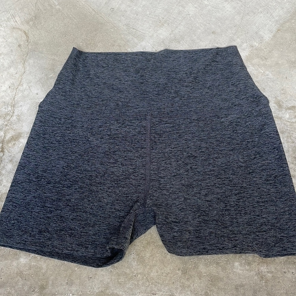 Beyond Yoga spacedye “all for run” shorts M